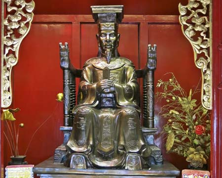 Tượng đồng vua Lê Thánh Tông ở Văn Miếu-Quốc Tử Giám. Ảnh: vanmieu.gov.vn Tượng đồng vua Lê Thánh Tông ở Văn Miếu-Quốc Tử Giám. Ảnh: vanmieu.gov.vn