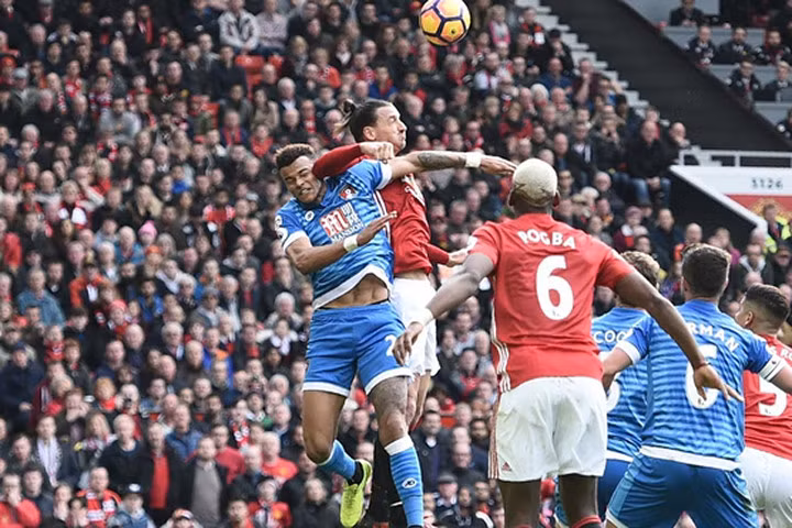 10 màn đổ lỗi hài hước trong bóng đá