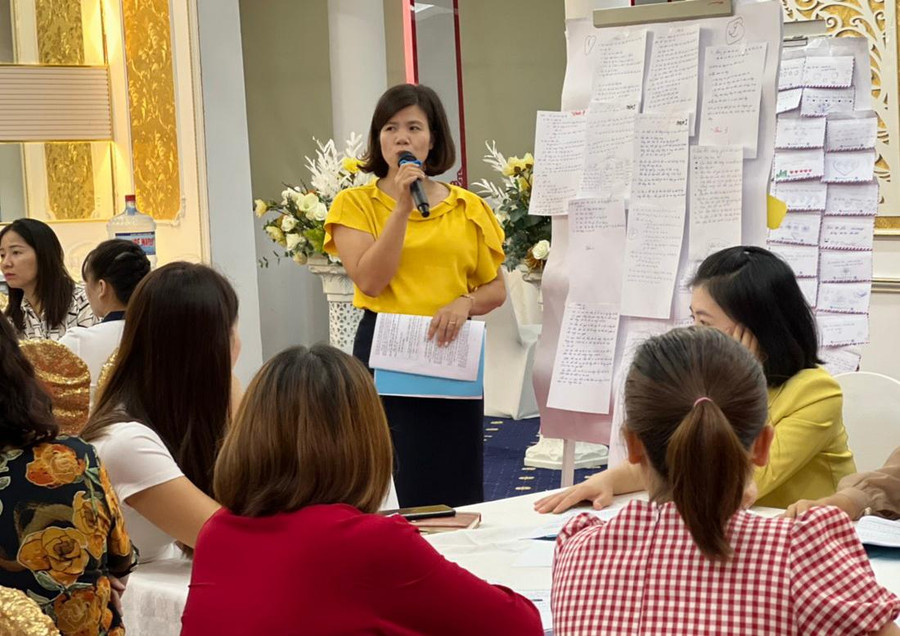 Học viên báo cáo kết quả hoạt động nhóm trong khóa tập huấn do Cục Nhà giáo và Cán bộ quản lý giáo dục tổ chức.