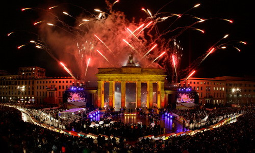 Fireworks illuminate the Brandenburg Gate in Berlin November 9, 2009, during celebrations to mark the 20th anniversary of the fall of the Berlin Wall.
