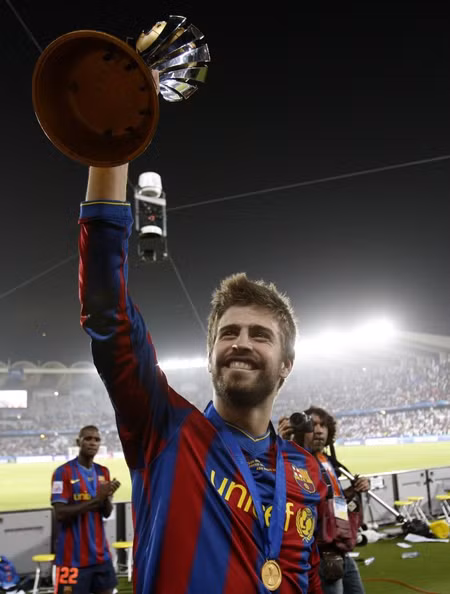 Gerard Pique hạnh phúc với phần thưởng