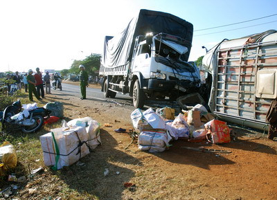 Đồ đạc vung vãi khắp nơi