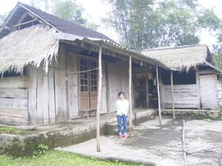 Căn nhà của 3 chị em Huyền tại Xóm 3, thị trấn Vũ Quang Căn nhà của 3 chị em Huyền tại Xóm 3, thị trấn Vũ Quang