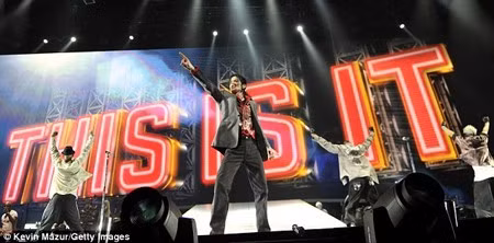 Michael Jackson vẫn say sưa diễn tập chỉ 2 ngày trước khi ra đi mãi mãi.