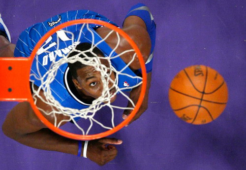 Dwight Howard of the Orlando Magic watches a shot during Game 1 of their NBA Finals basketball game against the Los Angeles Lakers in Los Angeles, June 4, 2009. (REUTERS/Lucy Nicholson)