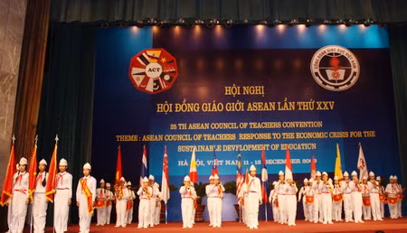 Đại diện học sinh Thủ đô chào mừng Hội nghị. Ảnh: N.N