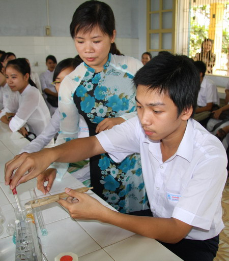 Chuẩn nghề nghiệp, giúp đội ngũ nhà giáo vượt qua thách thức nghề nghiệp, giữ vững truyền thống đạo đức nhà giáo