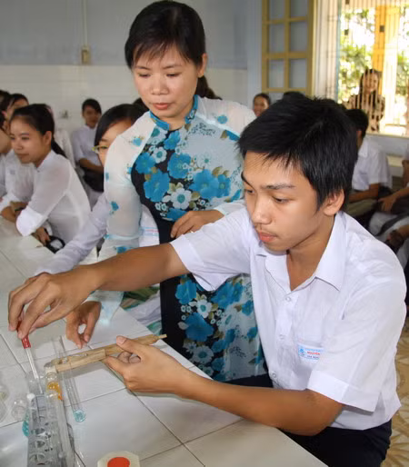 Chuẩn nghề nghiệp, giúp đội ngũ nhà giáo vượt qua thách thức nghề nghiệp, giữ vững truyền thống đạo đức nhà giáo