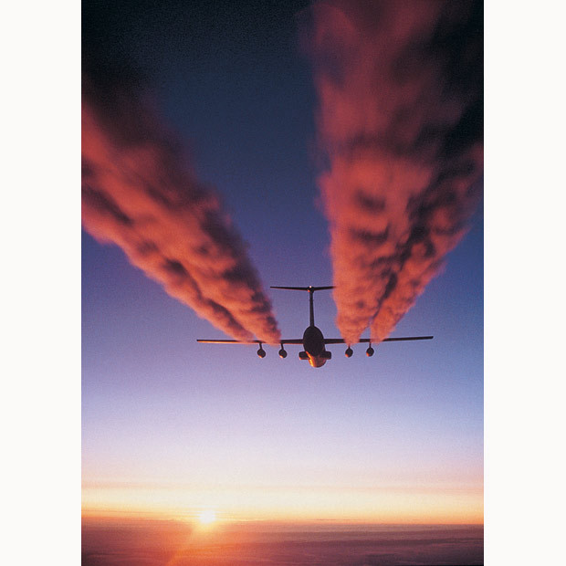 Sức "ăn mòn" kinh hoàng của biến đổi khí hậu ảnh 23 While pollution from aircraft is around 3% to 4% of the total environmental pollution, increased air travel is likely to increase this share significantly in the future