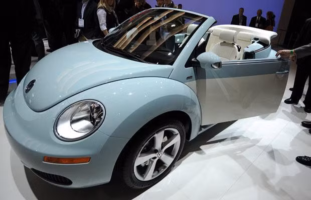 Cận cảnh những siêu xe mới tinh tại Triển lãm LA Auto Show ảnh 27 new 2010 Volkswagen Beetle Convertible Final Edition
