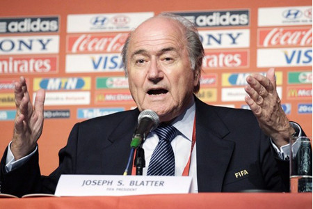 Chủ tịch Blatter khẳng định Ủy ban kỷ luật FIFA sẽ có mức án phạt thích đáng đối với hành động chơi bóng bằng tay của tiền đạo người Pháp Chủ tịch Blatter khẳng định Ủy ban kỷ luật FIFA sẽ có mức án phạt thích đáng đối với hành động chơi bóng bằng tay của tiền đạo người Pháp