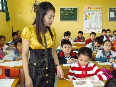 Giáo viên trung học đạt chuẩn phải đáp ứng được 6 tiêu chuẩn và 25 tiêu chí xcxc