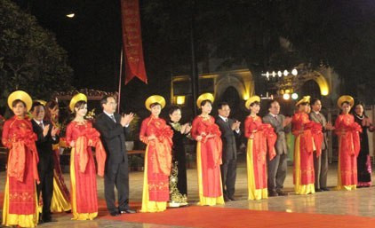 Khai mạc Lễ hội Hoa Hà Nội năm 2010 ảnh 1 Khai mạc Lễ hội Hoa Hà Nội năm 2010 ảnh 1