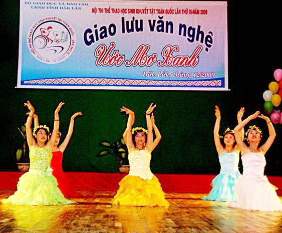 Điệu múa “Giấc mơ cánh cò” của đoàn Lâm Đồng