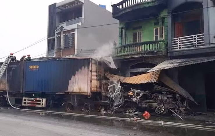 Vụ tai nạn khiến tài xế điều khiển xe container tử vong