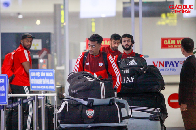 Đội tuyển UAE chỉ có một buổi tập trên sân Mỹ Đình chiều hôm nay 13/11. Đội tuyển UAE chỉ có một buổi tập trên sân Mỹ Đình chiều hôm nay 13/11.