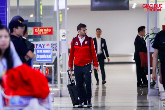 Đêm 12/11, đội tuyển UAE đã có mặt tại sân bay Nội Bài và sẵn sàng cho trận đấu với tuyển Việt Nam trong khuôn khổ vòng loại World Cup 2022. Đêm 12/11, đội tuyển UAE đã có mặt tại sân bay Nội Bài và sẵn sàng cho trận đấu với tuyển Việt Nam trong khuôn khổ vòng loại World Cup 2022.
