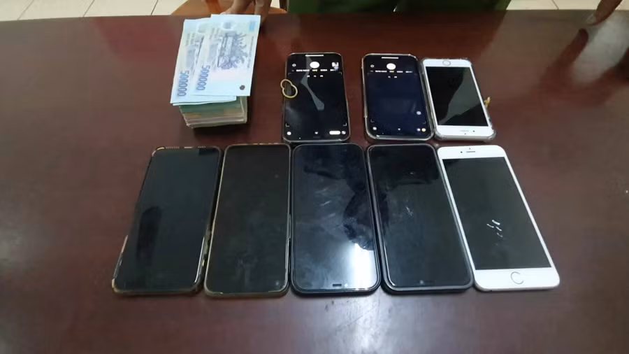 Tang vật do Công an thu giữ. (Ảnh: SĐ)