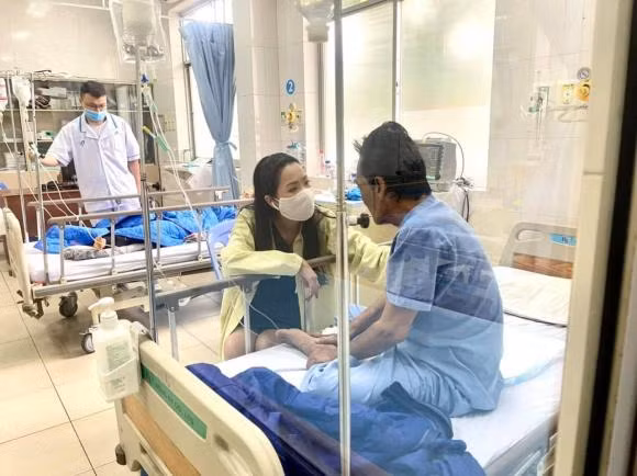 Trịnh Kim Chi cũng dành thời gian để qua thường xuyên thăm hỏi đến "đàn anh".