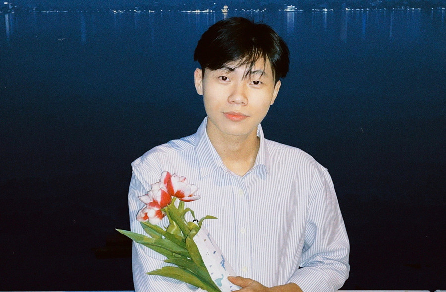 Nguyễn Quốc Tuấn ước mơ trở thành thầy giáo dạy tiếng Anh. Nguyễn Quốc Tuấn ước mơ trở thành thầy giáo dạy tiếng Anh.