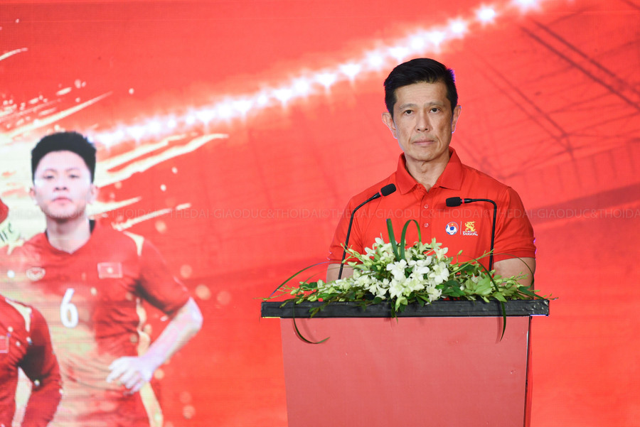 Ông Bennett Neo – Tổng giám đốc Sabeco phát biểu tại họp báo. Ông Bennett Neo – Tổng giám đốc Sabeco phát biểu tại họp báo.