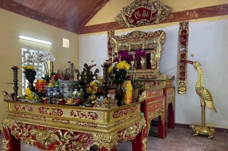 Bên trong hạng mục đền thờ liệt sỹ tại hồ Kẻ Gỗ vừa được hoàn thành.