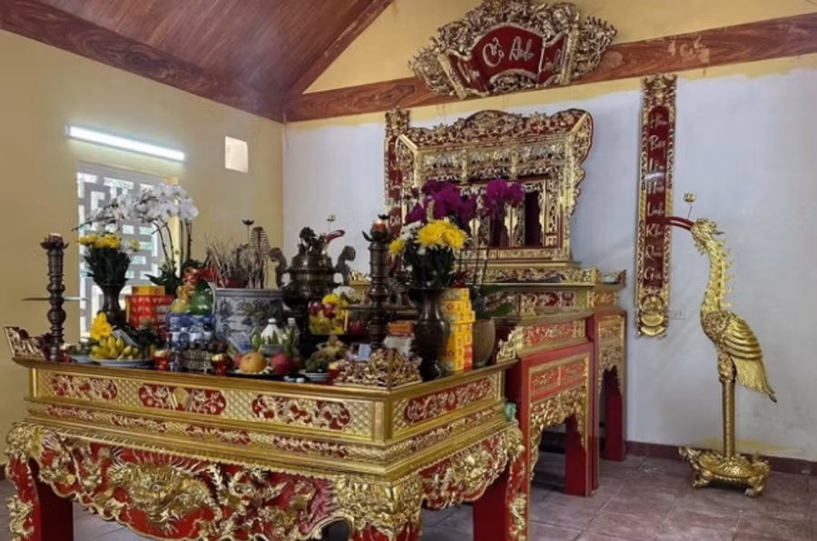 Bên trong hạng mục đền thờ liệt sỹ tại hồ Kẻ Gỗ vừa được hoàn thành.