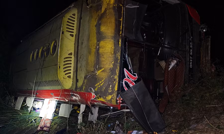 Hành khách kể lại khoảnh khắc xe lao xuống vực ở Kon Tum ảnh 1 Hành khách kể lại khoảnh khắc xe lao xuống vực ở Kon Tum ảnh 1