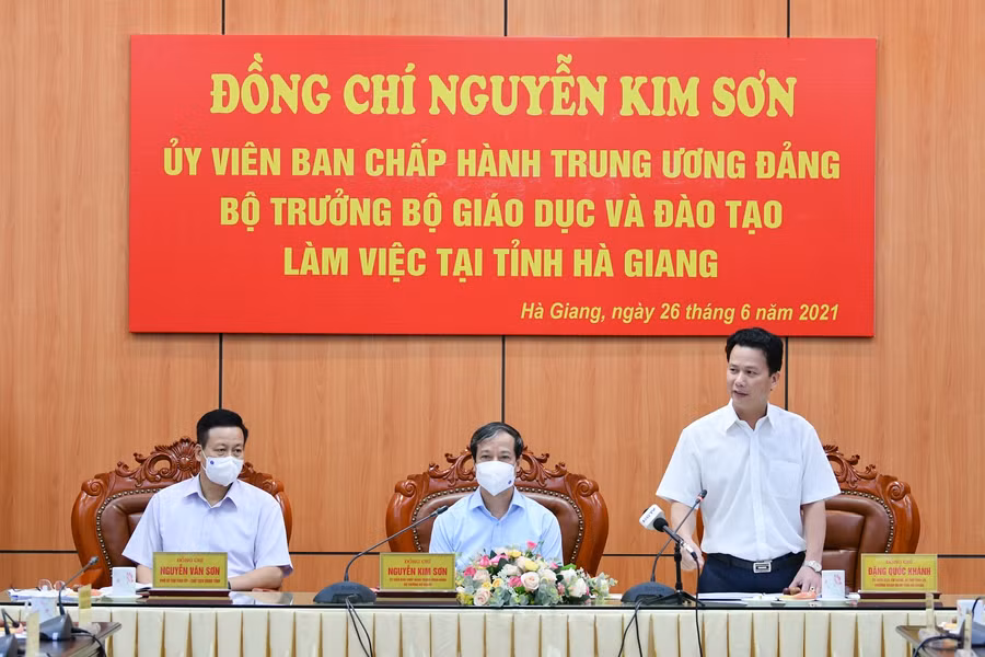 Tại cuộc làm việc, đại diện lãnh đạo các đơn vị của Bộ GD&amp;ĐT đã có những trao đổi, định hướng về một số nhiệm vụ giáo dục và đào tạo của tỉnh Hà Giang và khuyến nghị một số nội dung liên quan đến công tác chuẩn bị cho Kỳ thi tốt nghiệp THPT sẽ diễn ra vào ngày 7, 8/7 tới đây.