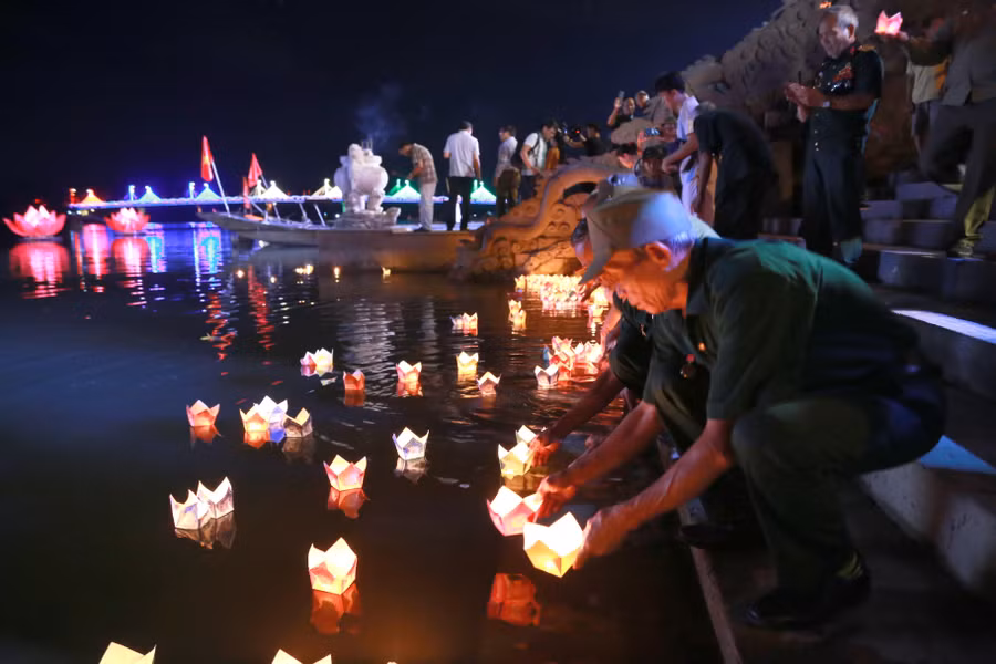 Nhiều cựu chiến binh khắp mọi miền đất nước trở về tri ân liệt sĩ,