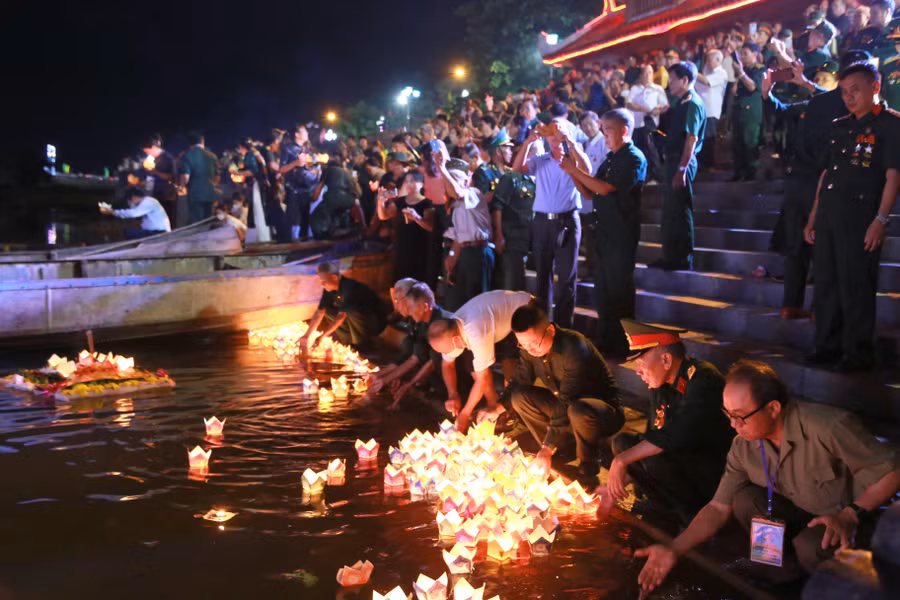 Từ đó đến nay, chương trình “Đêm hoa đăng” trở thành hoạt động thường xuyên vào đêm 14 âm lịch hàng tháng với phương thức xã hội hóa.