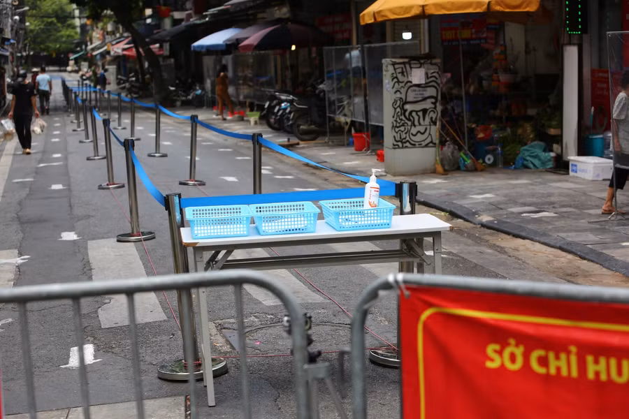 "Chợ nhà giàu" Hà Nội có diện mạo mới sau 10 ngày tạm dừng hoạt động ảnh 4