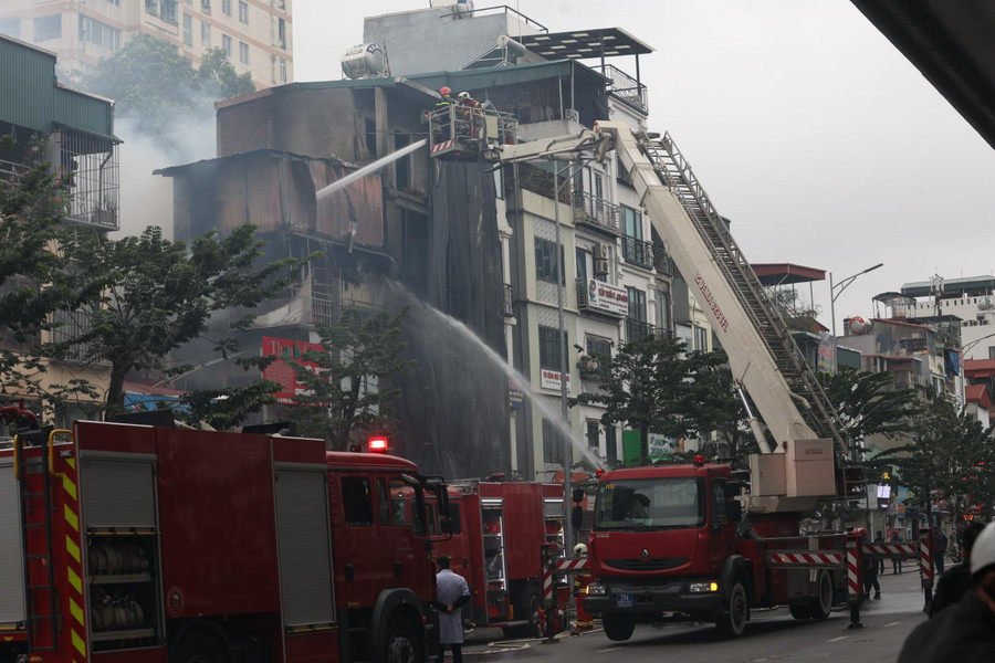 Ngay sau khi nhận được tin báo lực lượng chức năng đã có mặt tại hiện trường để dập tắt đám cháy. Ngay sau khi nhận được tin báo lực lượng chức năng đã có mặt tại hiện trường để dập tắt đám cháy.