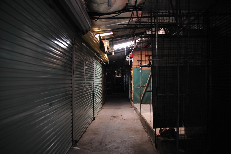 Sự tĩnh lặng của các kiot nằm sâu bên trong.