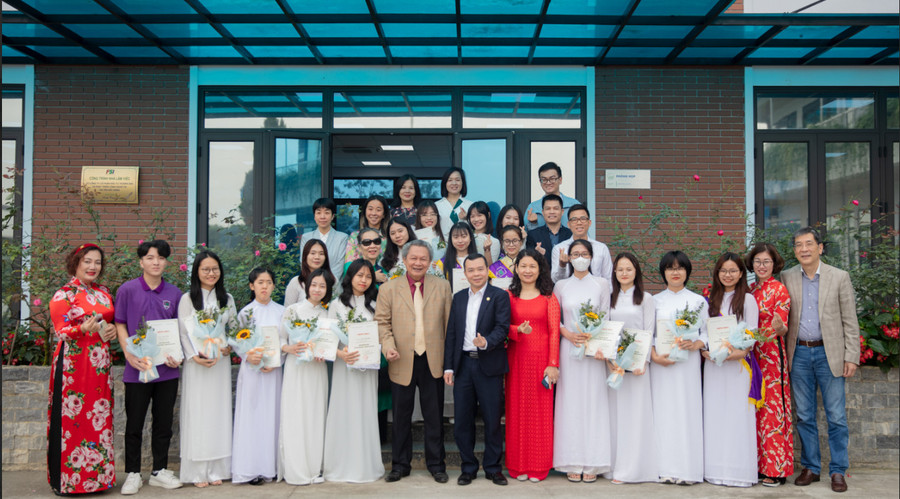 20 sinh viên đạt thành tích xuất sắc của ĐHQGHN nhận Học bổng K-T. 20 sinh viên đạt thành tích xuất sắc của ĐHQGHN nhận Học bổng K-T.