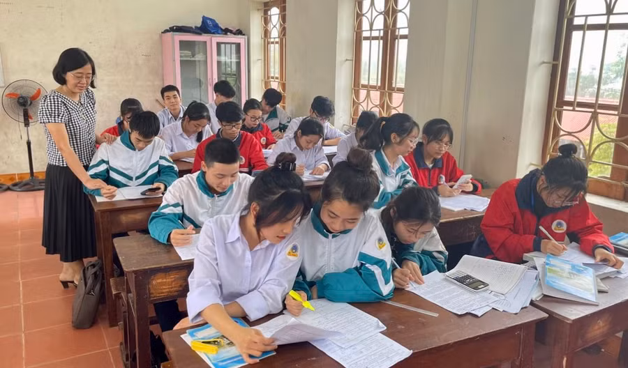 Động viên, khích lệ tạo sự tự tin để học sinh bước vào kỳ thi.