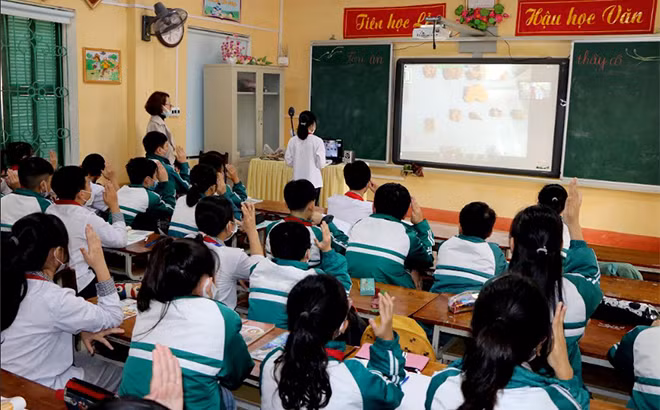 Hiện vật lịch sử tại bảo tàng được tái hiện qua màn hình trực tuyến hấp dẫn học sinh lớp 6 Trường THCS Quang Trung, Tp Yên Bái