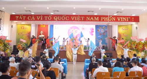 Tiếp mục văn nghệ chào mừng