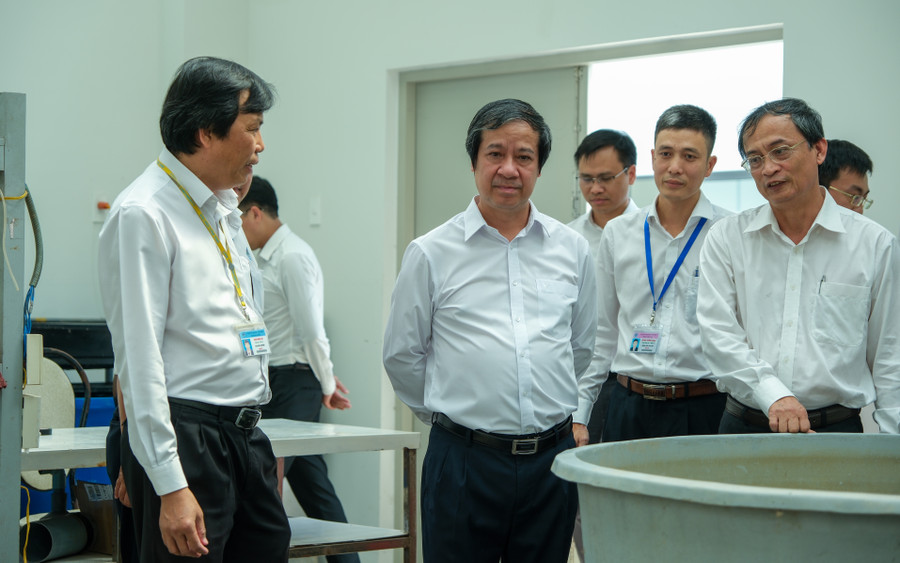 Bộ trưởng Nguyễn Kim Sơn thăm và làm việc với Trường ĐH Cần Thơ. Bộ trưởng Nguyễn Kim Sơn thăm và làm việc với Trường ĐH Cần Thơ.