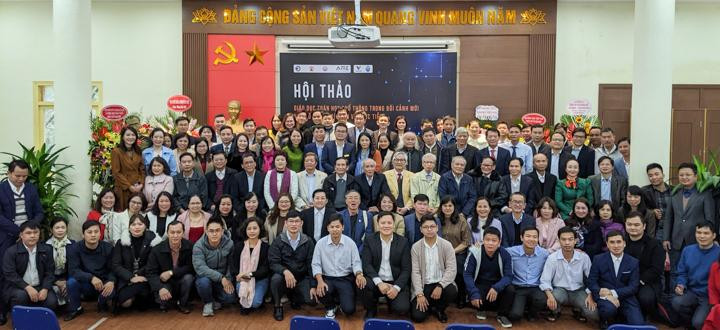 Các thầy cô giáo, nhà giáo dục và những người yêu Toán tham dự Hội thảo. Các thầy cô giáo, nhà giáo dục và những người yêu Toán tham dự Hội thảo.