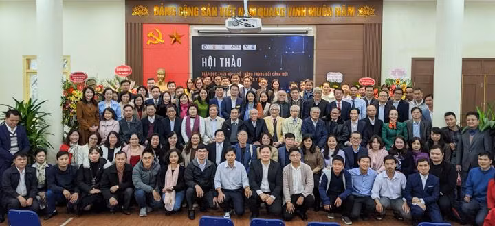 Các thầy cô giáo, nhà giáo dục và những người yêu Toán tham dự Hội thảo.