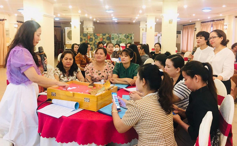 Học viên thảo luận tại lớp học Khóa tập huấn, bồi dưỡng giáo viên, cán bộ quản lý cốt cán mầm non dựa trên tiếp cận mới về chức năng và nhiệm vụ của đội ngũ cốt cán năm 2022. Học viên thảo luận tại lớp học Khóa tập huấn, bồi dưỡng giáo viên, cán bộ quản lý cốt cán mầm non dựa trên tiếp cận mới về chức năng và nhiệm vụ của đội ngũ cốt cán năm 2022.