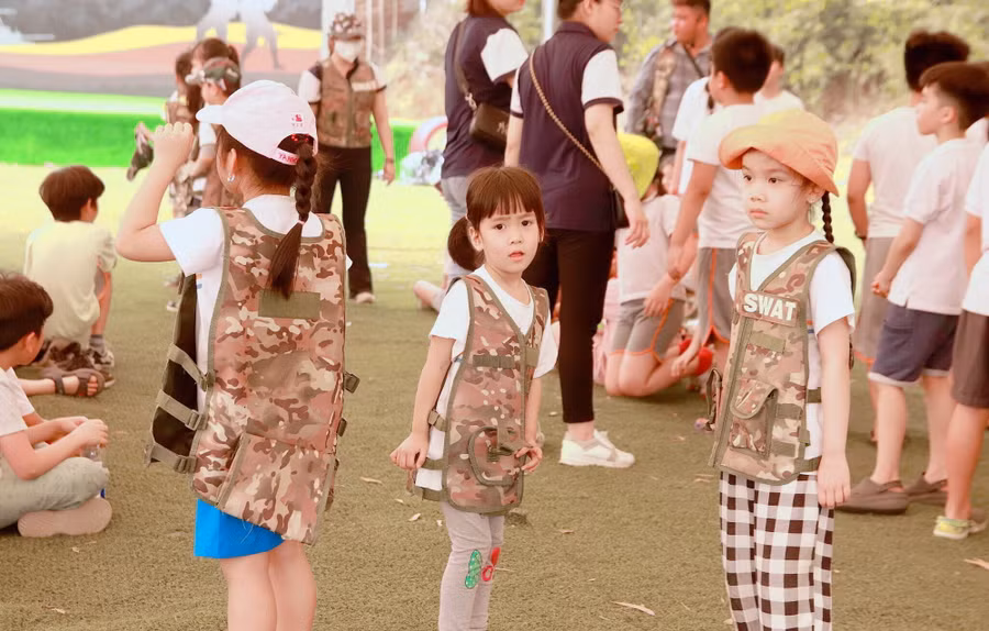 Những "chiến sĩ nhí" của Trường tiểu học Song Ngữ Brendon.