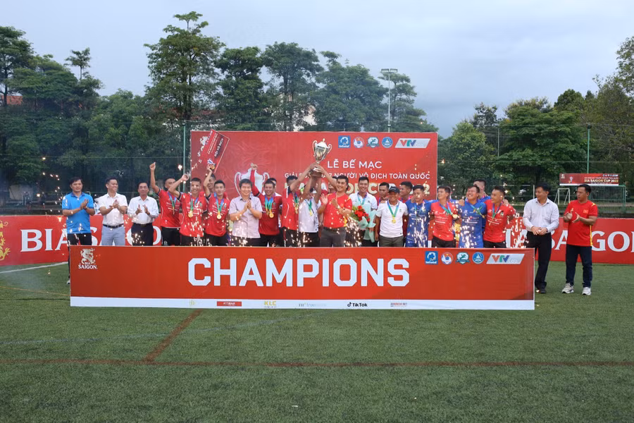 Đội Xổ số kiến thiết Đắk Lắk đoạt Cup vô địch giải đấu.