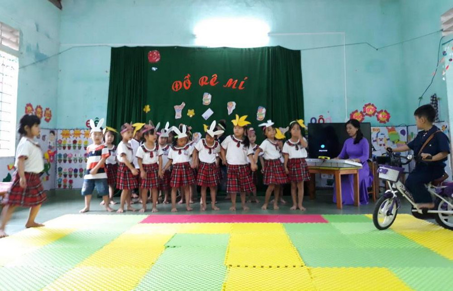 Giáo viên Trường mầm non Hương Phong có nhiều đổi mới, sáng tạo trong giáo dục, chăm sóc trẻ. Giáo viên Trường mầm non Hương Phong có nhiều đổi mới, sáng tạo trong giáo dục, chăm sóc trẻ.