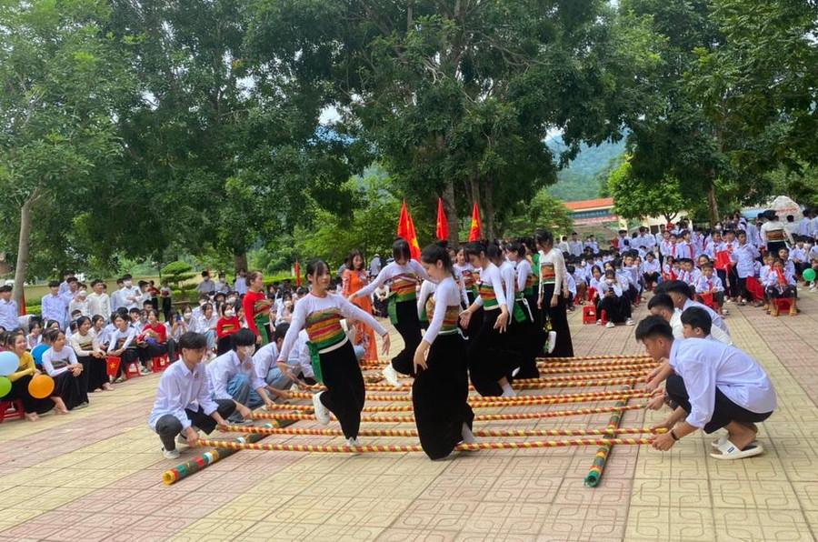 Trường THCS & THPT Bá Thước tăng cường các hoạt động ngoại khóa nhằm giúp học sinh tránh xa các tệ nạn xã hội, trong đó có phòng chống tác hại của các loại thuốc lá. Ảnh: NTCC. Trường THCS & THPT Bá Thước tăng cường các hoạt động ngoại khóa nhằm giúp học sinh tránh xa các tệ nạn xã hội, trong đó có phòng chống tác hại của các loại thuốc lá. Ảnh: NTCC.