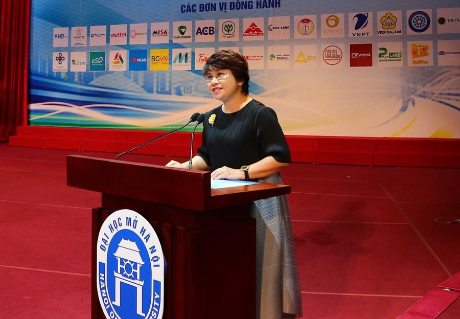 PGS.TS Nguyễn Thu Thủy - Vụ trưởng Vụ Giáo dục đại học phát biểu tại buổi Lễ PGS.TS Nguyễn Thu Thủy - Vụ trưởng Vụ Giáo dục đại học phát biểu tại buổi Lễ
