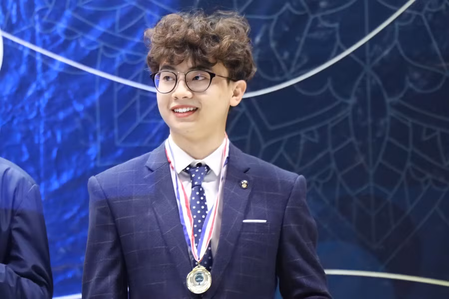 Cùng với đó, giải thưởng Top 5 Người nói Xuất sắc nhất, Top 5 Giám khảo Xuất sắc nhất của giải đấu cũng đã được trao cho những cá nhân có sự thể hiện ấn tượng xuyên suốt giải đấu. Bạn Nguyễn Phương Linh - Best Speaker, anh Nguyễn Nhật Hùng - Best Adjudicator.