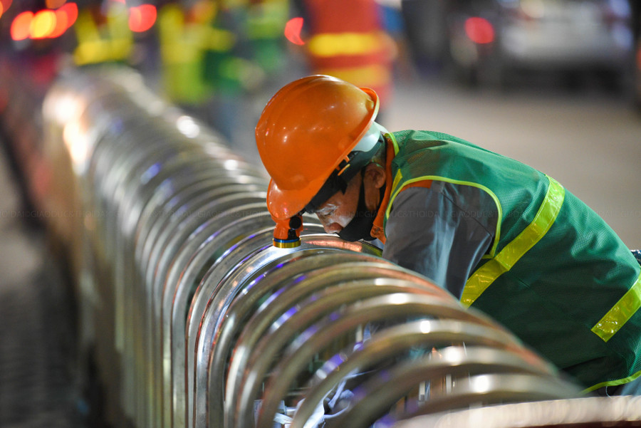 Trên tuyến có 3 điểm mở quay đầu tại dải phân cách giữa, tại các vị trí: Trước Công ty Thuốc lá Thăng Long, trước Công ty caosu Sao Vàng, trước ngân hàng Agribank.