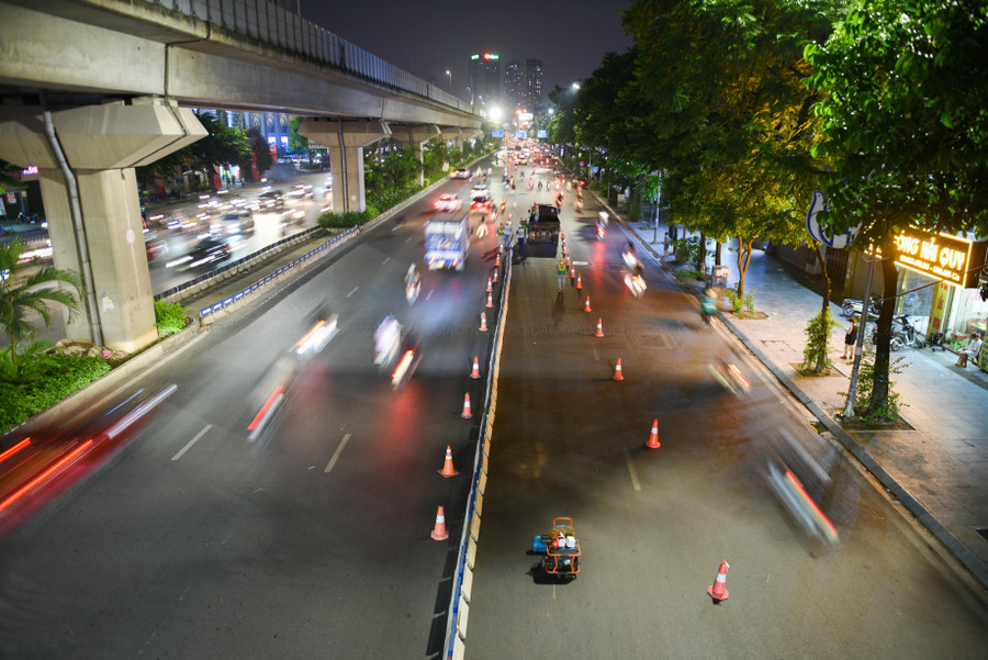 Trước đó, sau khi kết thúc 1 tháng thí điểm tổ chức lại giao thông tại nút giao Ngã Tư Sở và nút giao Hoàng Minh Giám - Hoàng Ngân, Tố Hữu - Vũ Trọng Khánh, Sở GTVT đã có thông báo tiếp tục thí điểm phương án phân luồng tại các nút giao này.